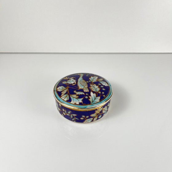 Image 1 of Chinese blue porcelain box with bird and flower motif, Guangxu style, 20th century