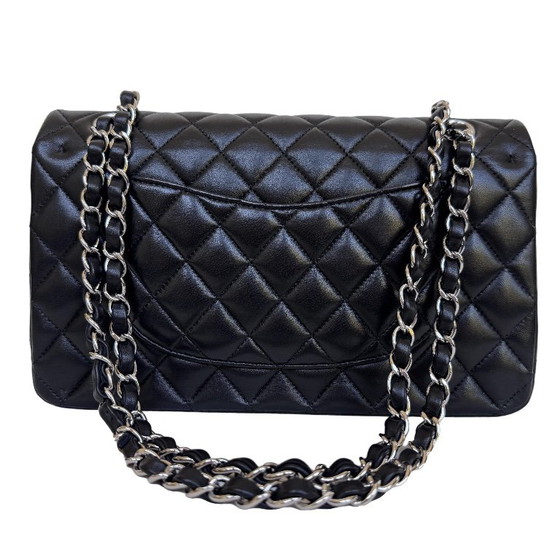 Chanel Classic Flap Medium – Crossbody bags, Lambskin (photo 3 of 17)