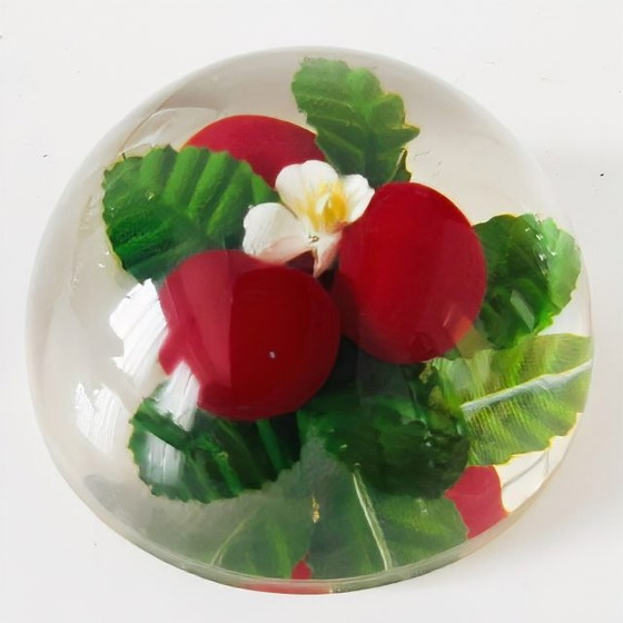 Image 1 of Fermacarte vintage in plexiglass con bacche e fiori, anni '70.