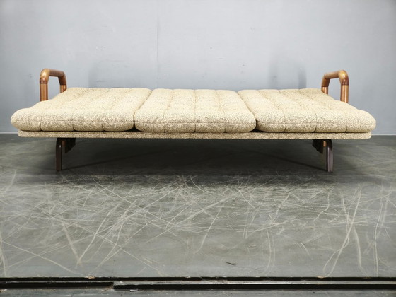 1980er tschechoslowakisches modernistisches umwandelbares Dreisitzer-Schlafsofa, 3-5 Sitzer Sofas, Holz (Foto 8 von 13)
