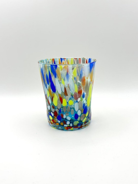 Image 1 of Juego de 6 vasos de vidrio soplado veneciano con efecto Murano Murrine fusionado en vidrio, hechos a mano en Italia.