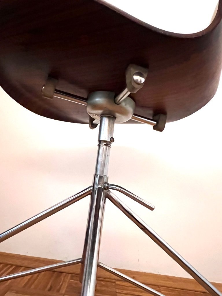Fritz Hansen teak swivel chair Arne Jacobsen | €500 | Whoppah
