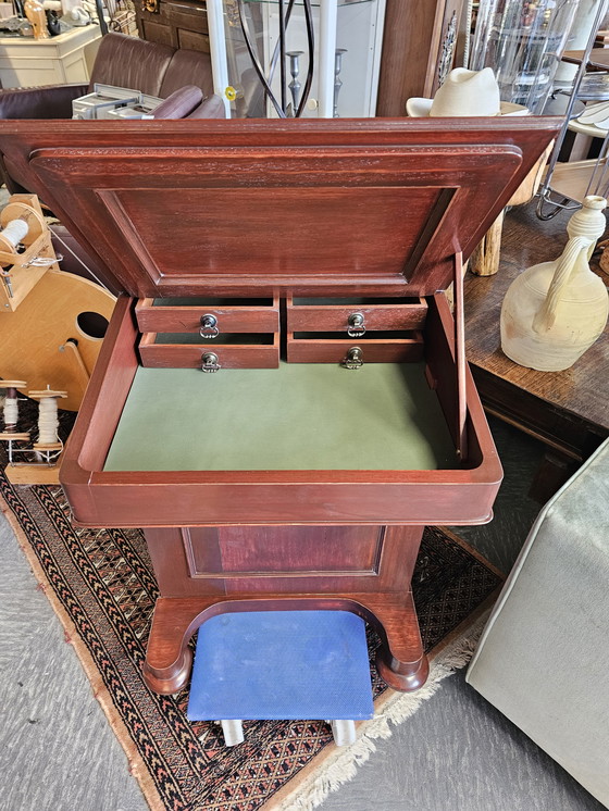 Image 1 of Secretaire davenport 19 eeuws