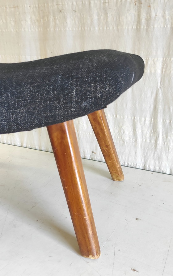 Image 1 of Otomana o reposapiés modernista de madera maciza - años 50/60