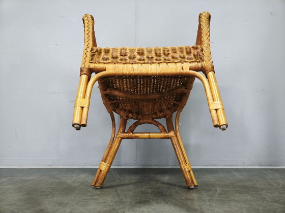 Image 1 of Conjunto de salón italiano de ratán y mimbre de los años 50, con cuatro sillones y mesa.