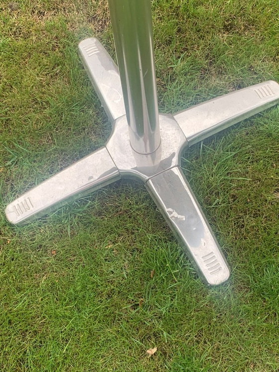 Image 1 of Mesa de bar con dos sillas de bar, circa 1983