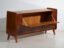 Credenza con vetrina Mid-Century impiallacciata in noce con gambe affusolate – Cecoslovacchia, circa 1960 (photo 28 of 39)