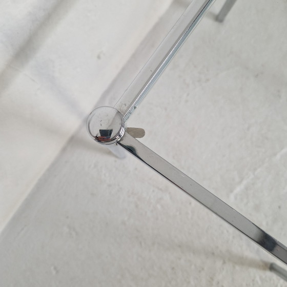 Image 1 of Table d'appoint vintage tendance avec plateau en verre
