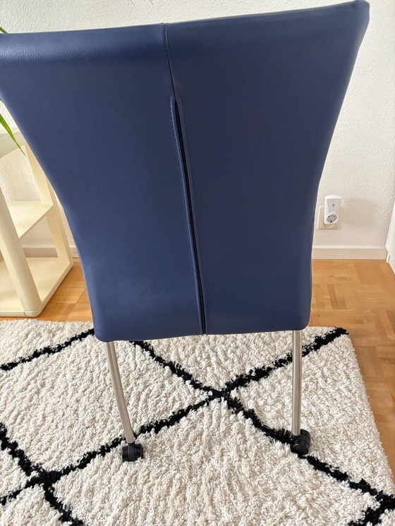 Image 1 of 2 Lederstühle mit Rollen für Esszimmer oder als Bürostuhl