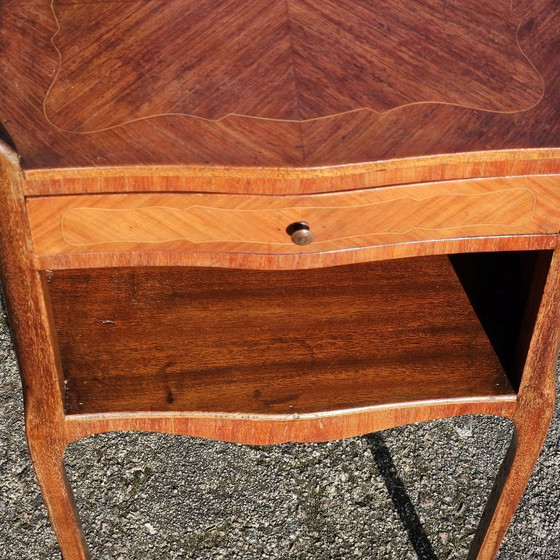 Image 1 of Coppia di comodini intarsiati francesi - 2 comodini in noce - Stile Luigi XV - anni '40