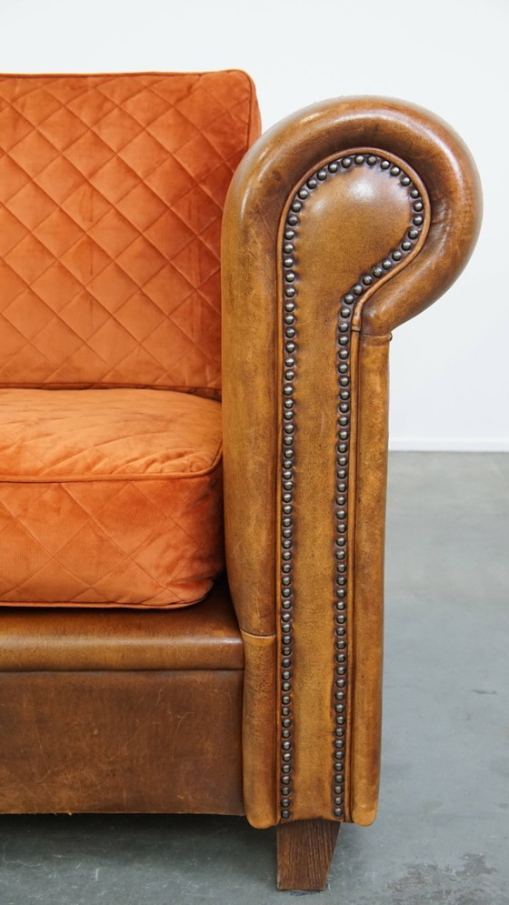 Image 1 of Divano in pelle di pecora da 2,5 posti di alta qualità con cuscini di seduta e schienale in tessuto arancione