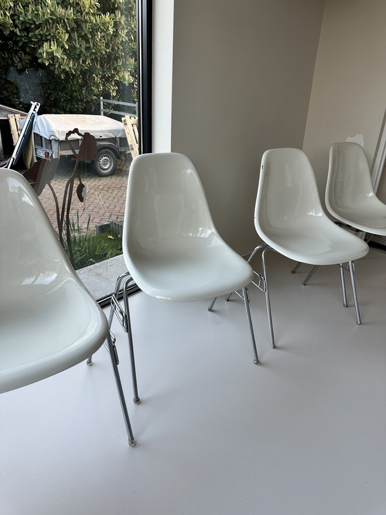 Image 1 of 6x Herman miller Eames DSR Fiberglass kuip stoelen stapelbaar