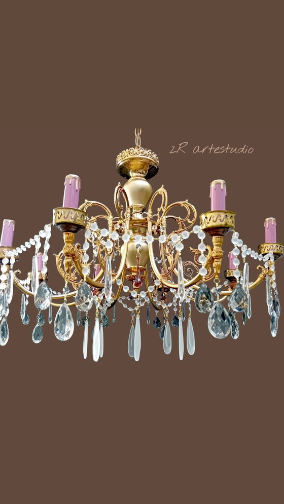 Image 1 of Chandelier in excellent condition, with 8 light points