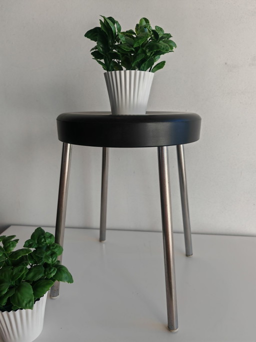 Carrara & Matta S501 Hocker – Italienischer Mid-Century Modern, 1970er, Schwarzer Sitz mit Chrombeinen