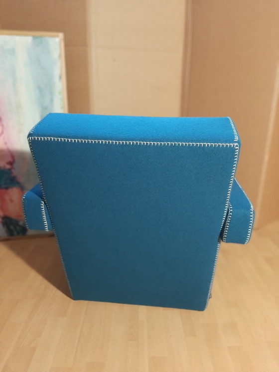 Image 1 of Cassina Utrecht 637, nueva, nunca usada, en tela de lana azul petróleo (serie 13L), costuras de caballo