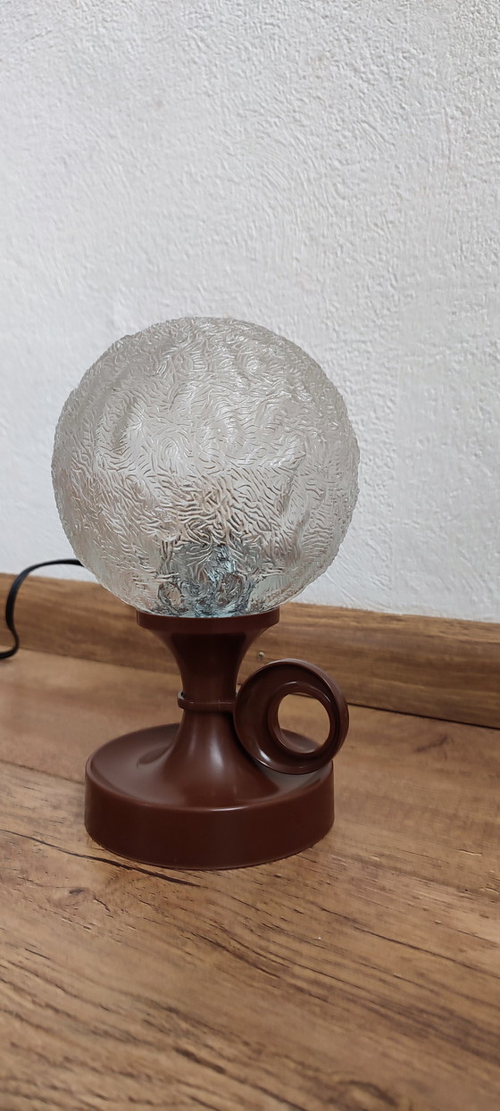 Image 1 of Lampe de table de l'ère spatiale verre dépoli sphérique