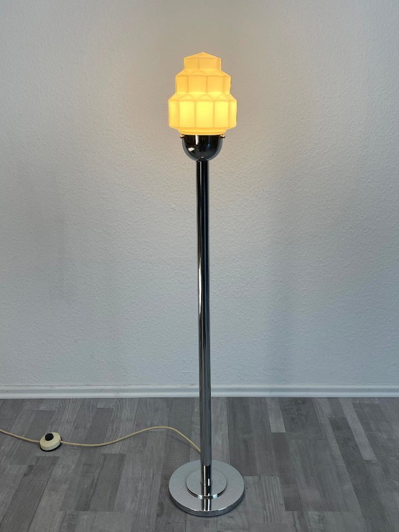 Image 1 of Vintage vloerlamp in art-decostijl, jaren 70, chroom en glas.