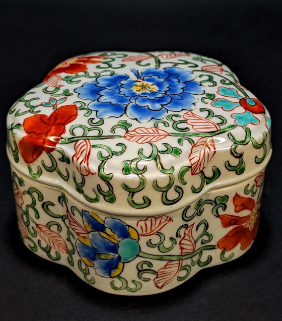 Scatola cinese in porcellana policroma – Jingdezhen – 中国景德镇制 – 1960 – Oggetti decorativi, Porcelain (photo 7 of 10)