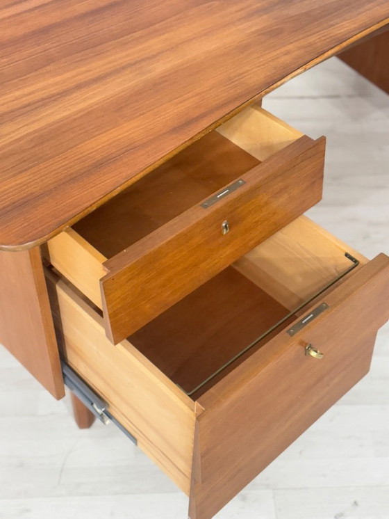 Image 1 of Tijdloos vintage bureau / kantoortafel / tafel / bureau in mid-century stijl