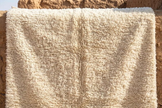 Image 1 of Tapis simple artisanal en laine 250cmx150cm 