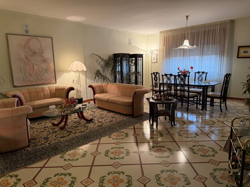 Giorgetti tafel met 6 stoelen