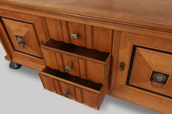 Image 1 of Art Deco brutalistisch Belgisch dressoir in massief eiken en messing details