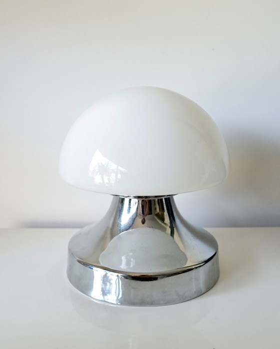 Image 1 of Lampe à poser champignon en chrome et verre opalin Space Age - années 70