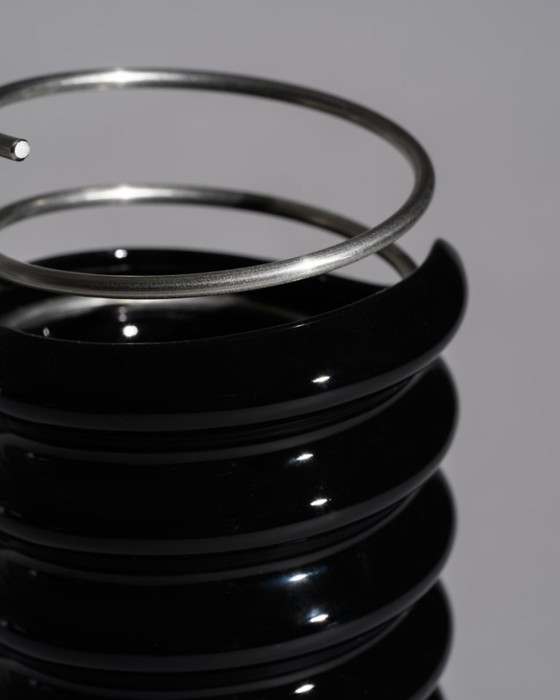 Image 1 of Duo de vases d'artiste en porcelaine blanche et noire « Rigoletto » de Rosenthal Spiral, par Ron Arad