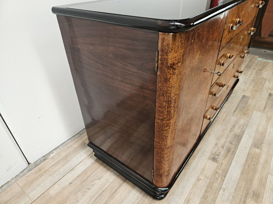Image 1 of Buffet Art Déco des années 1950 en racine de bruyère et bois laqué, avec plateau en verre