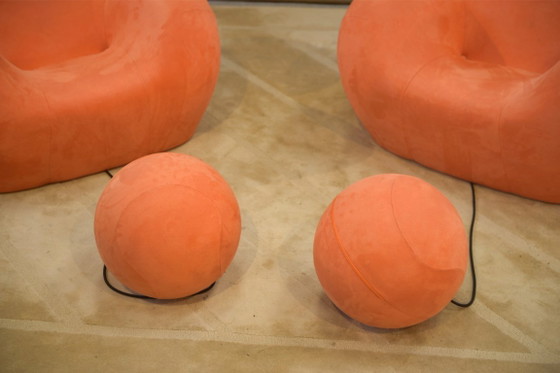 Pair of "Mamma" Armchairs with Footrests After Gaetano Pesce – Textile (photo 7 of 7)