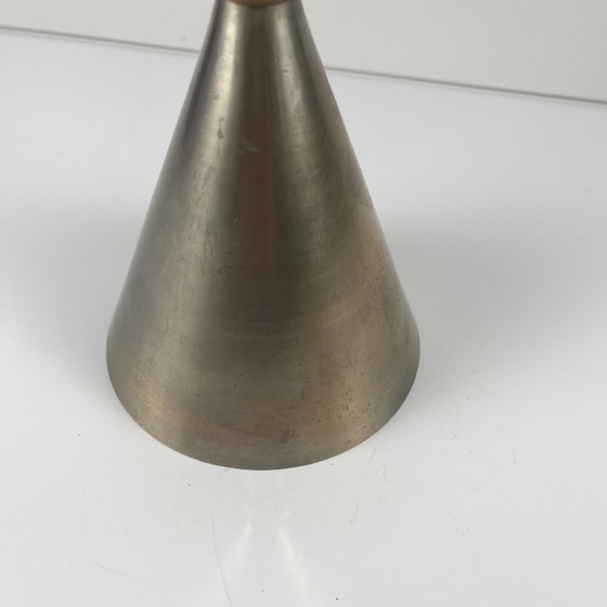 Image 1 of Excepcional dúo de candelabros con forma de campana y reloj de arena, estilo posmoderno-memphis, metal, 1980.