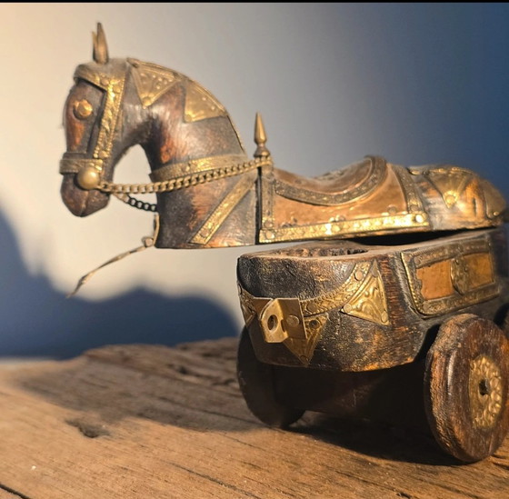 Image 1 of Esclusivo set di 3 cavalli vintage in legno su ruote – di dimensioni crescenti