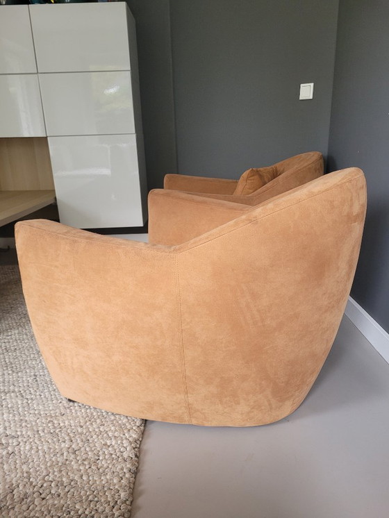 Image 1 of Two Leolux armchairs (Carabas model), one footstool, and three cushions. Upholstery: Alcantara.