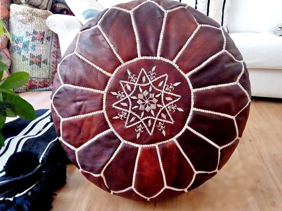 Image 1 of Puf marroquí de cuero auténtico hecho a mano. Envío gratuito.