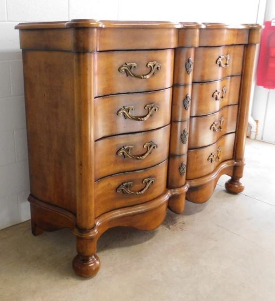 Image 1 of Traditionele dressoir/ladekast met 8 laden van fruithout van Century Furniture
