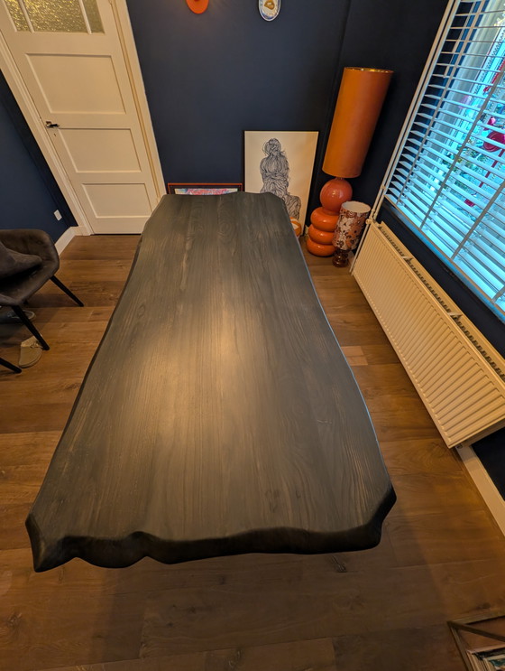 Image 1 of Table en bois avec piètement en fer et chaises