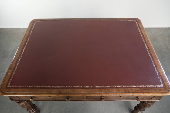 Image 1 of Scrivania/tavolo da biblioteca inglese antico dei primi del XIX secolo con piano in pelle rossa e aspetto elegante.