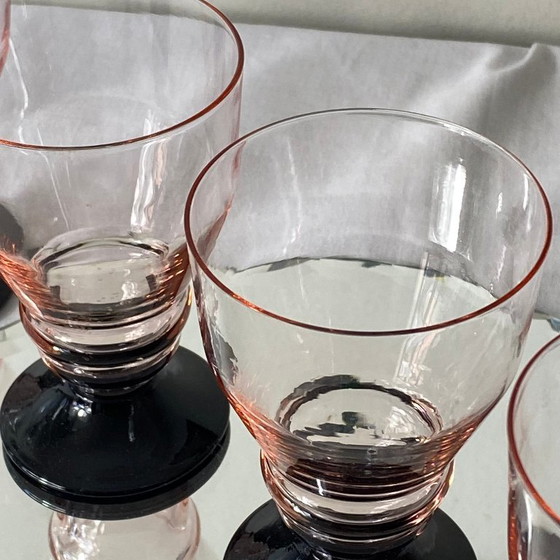 Image 1 of 6 piccoli bicchieri da vino o acqua art déco rosa con gambo nero, 8 cl
