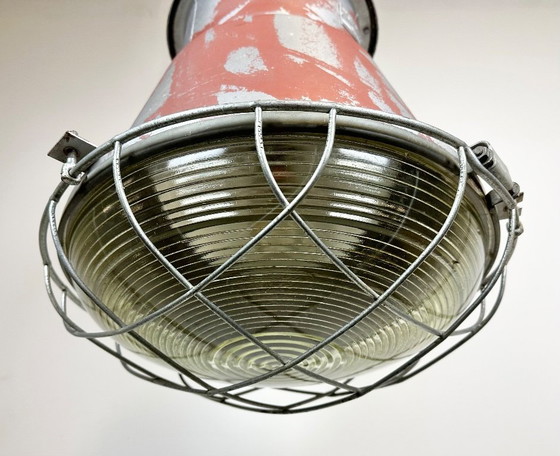 Image 1 of Suspension industrielle en forme de cage avec abat-jour en verre, de Mesko, années 1970