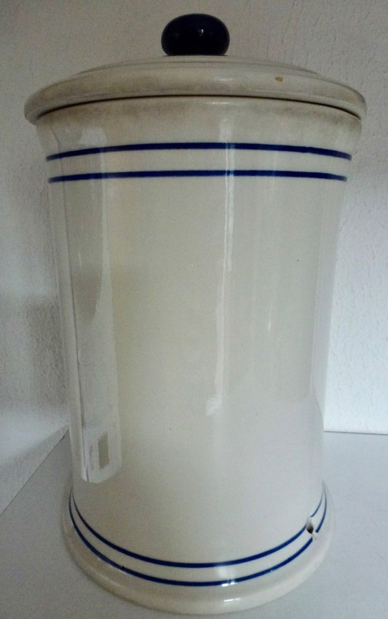Image 1 of Mayonnaise jar with lid, made of solid stoneware.