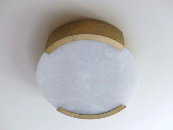 Image 1 of Plafonnier " Melange " grand modèle Laiton & Albâtre naturel by VISUAL COMFORT design Kelly Wearstler