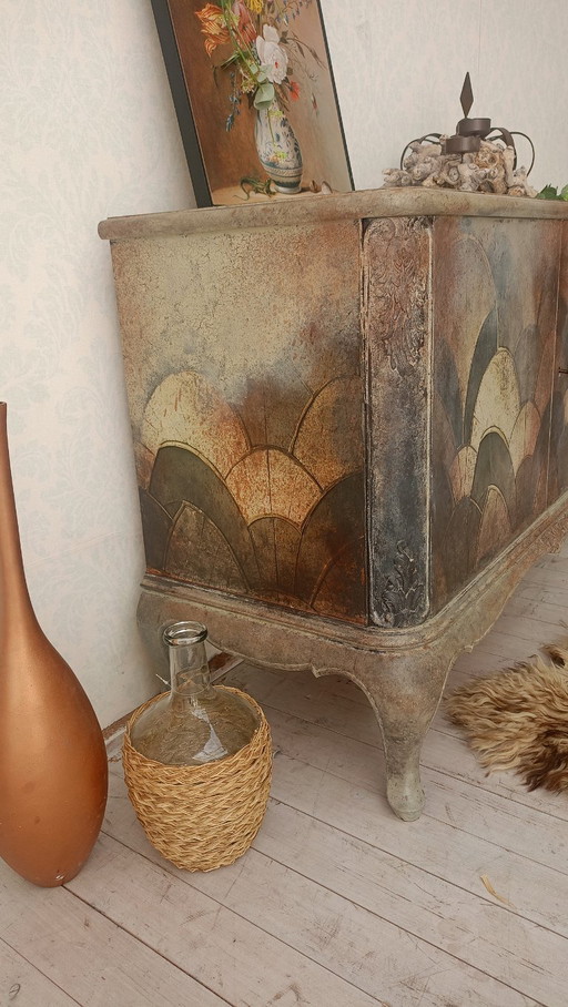 Armadio antico in legno grunge upcycled