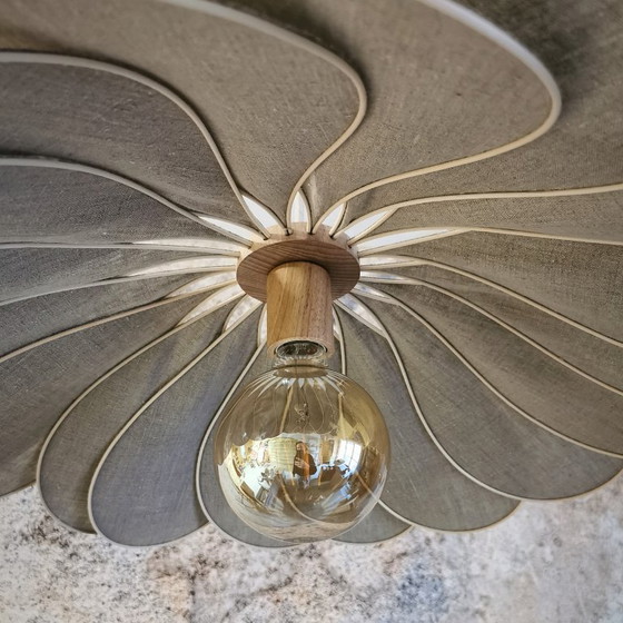 Image 1 of Hanging flower, Sunflower model, 18 petals in rattan and fabric (customizable shade)