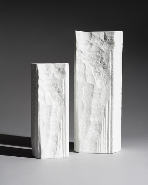 Duo de vases sculpturaux Rosenthal Studio-Linie, relief en porcelaine biscuit Martin Freyer