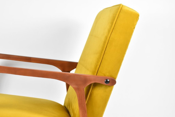 Image 1 of Fauteuil polonais vintage b-04, velours doré 1970