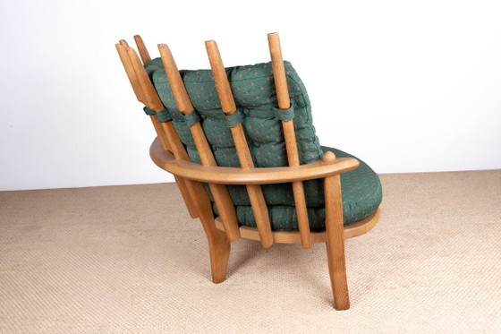 Image 1 of Gran sillón francés de roble macizo diseñado por Guillermo y Chambron para Your Home en 1960.