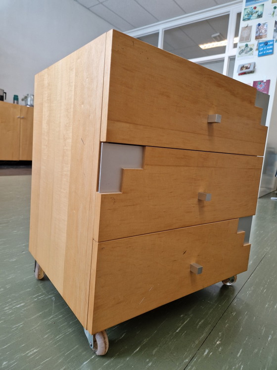 Image 1 of Petites commodes uniques sur roulettes
