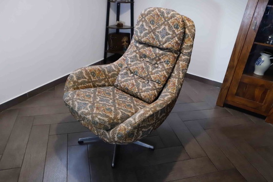 Image 1 of Set van 2 vintage draaibare fauteuils met hoge rugleuning en abstracte bekleding.