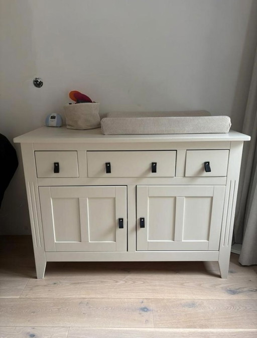 Einzigartiger Kleiderschrank und Kommode