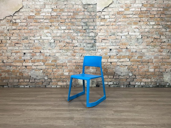 Vitra Tip Ton – Blue plastic | Barber & Osgerby – Dining chairs (photo 8 of 16)